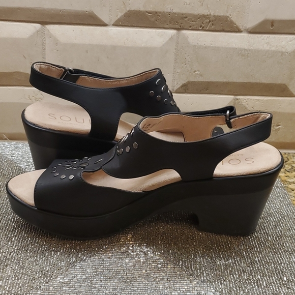 SOLD!!! SOUL by NATURALIZER Sandals - Size 8W - Picture 4 of 10